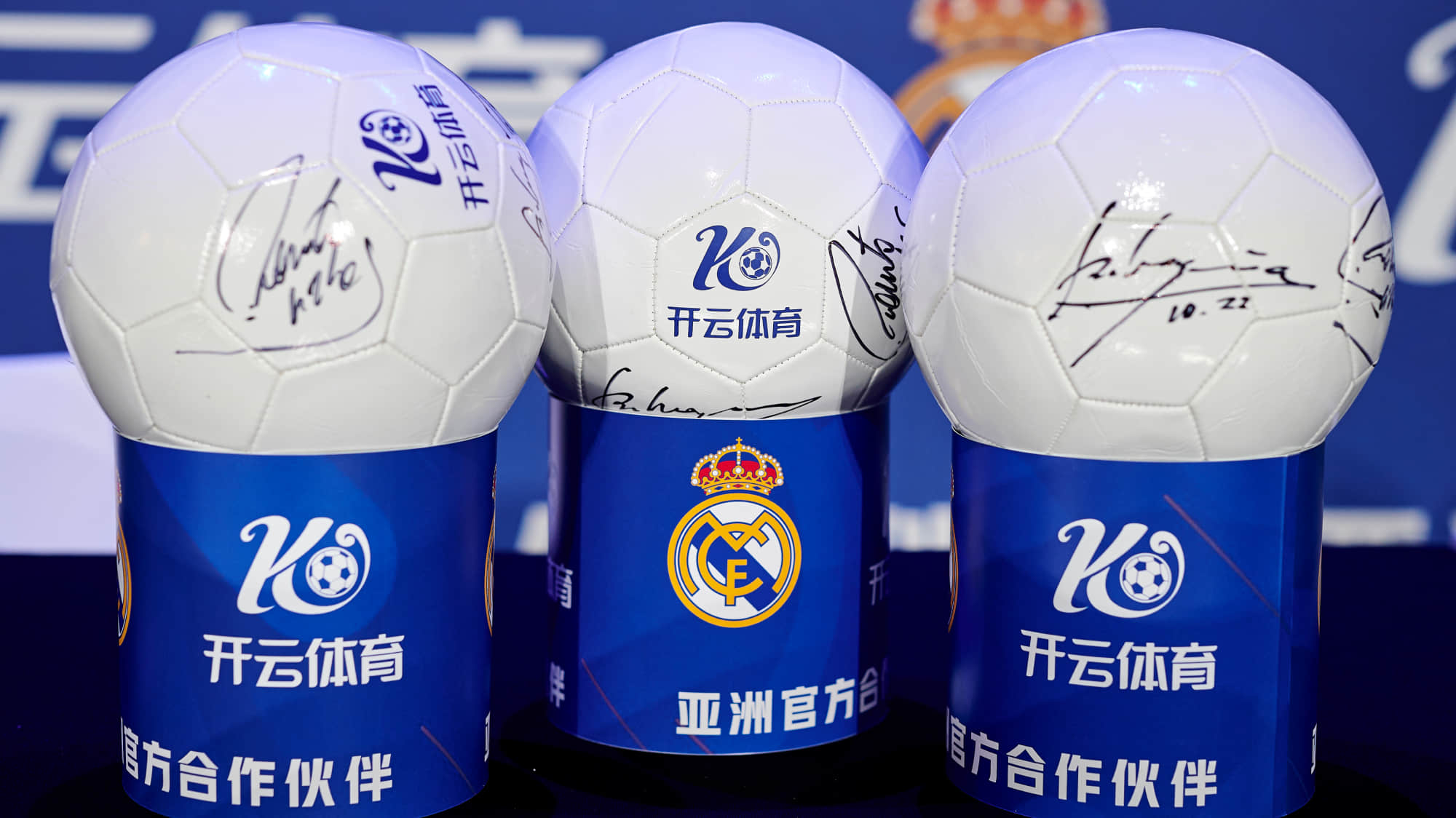 英媒:卡拉菲奥里在意大利单独训练,将因髋部问题缺席下轮世预赛 英媒:卡拉菲奥里在意大利单独训练,将因髋部问题缺席下轮世预赛